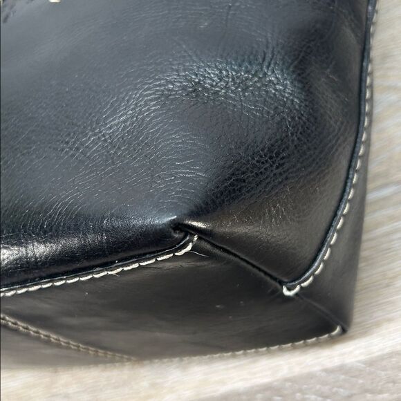 Black Leather Handbag with Cream Interior - Picture 9 of 14